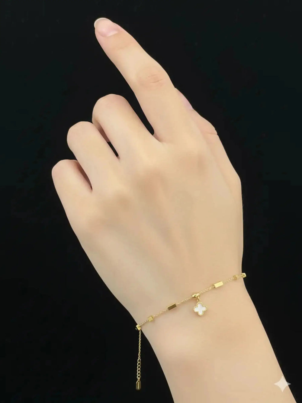 Clover Charm Gold Bracelet | ZAROSH JEWEL